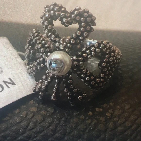 GUCCI HEART BOW RING AGED SILVER NWT
